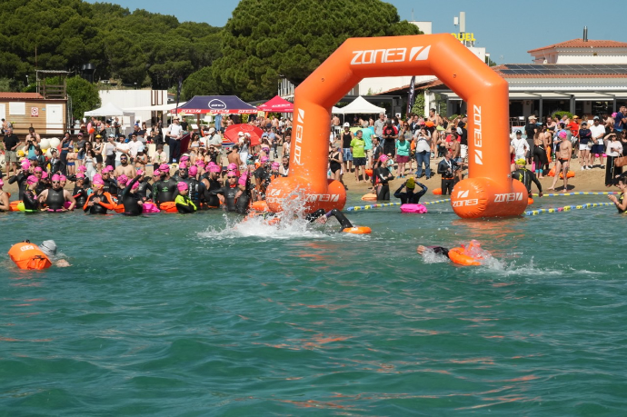 Meta travesía a nado Copa SwimNoLimits aguas abiertas Mediterráneo